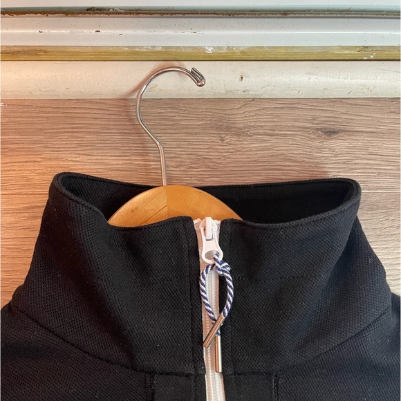 Black jacket. - Picture 6 of 6